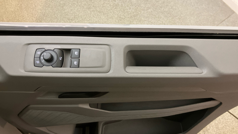 Volkswagen Transporter T32 Swb Electric 160kW 65kWh Commerce Pro Van Auto